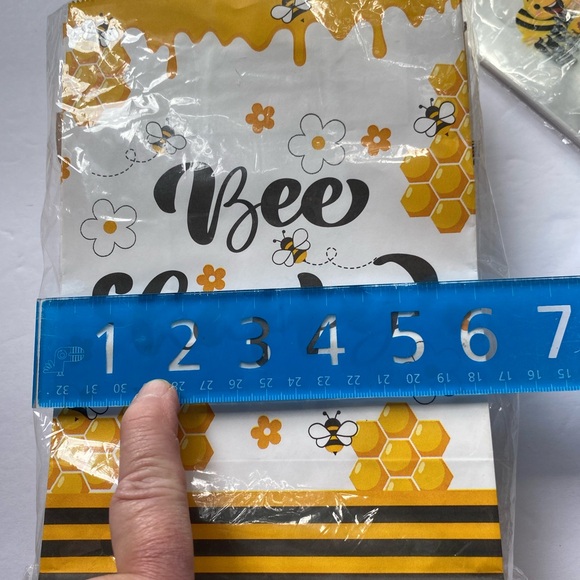 5/$30 Bee/Honey Winnie-the-Pooh Kraft Bags, cellophane bags, tags & stickers - Picture 4 of 10